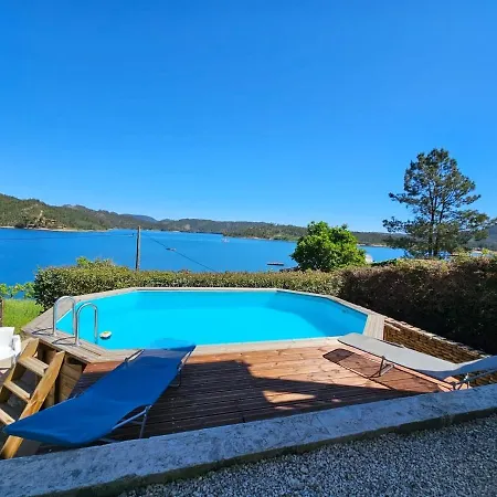 בית נופש House By The - Casa Da Eira Trisio