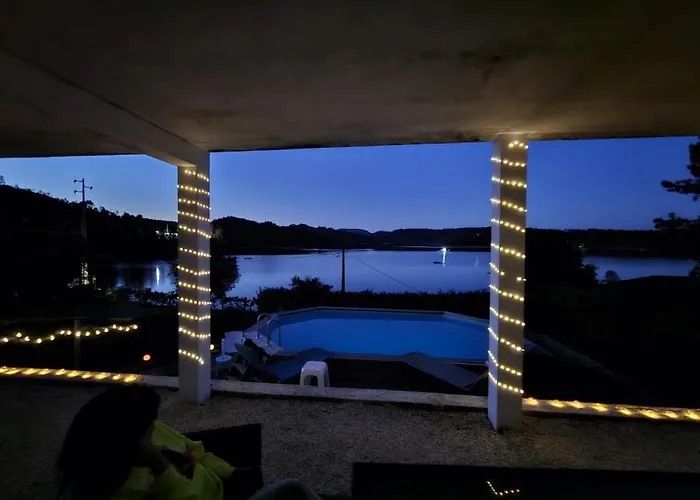 House By The - Casa Da Eira * Trisio